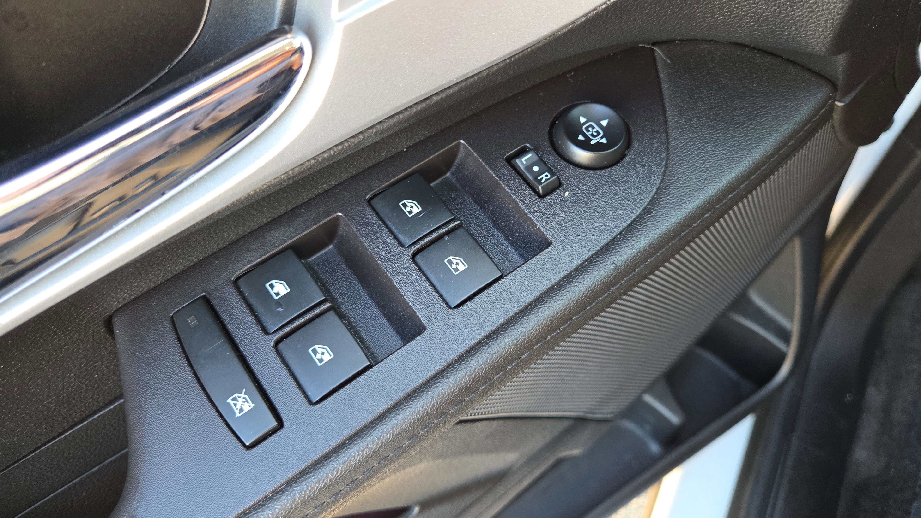 Used 2017 Chevrolet Equinox LS image 36