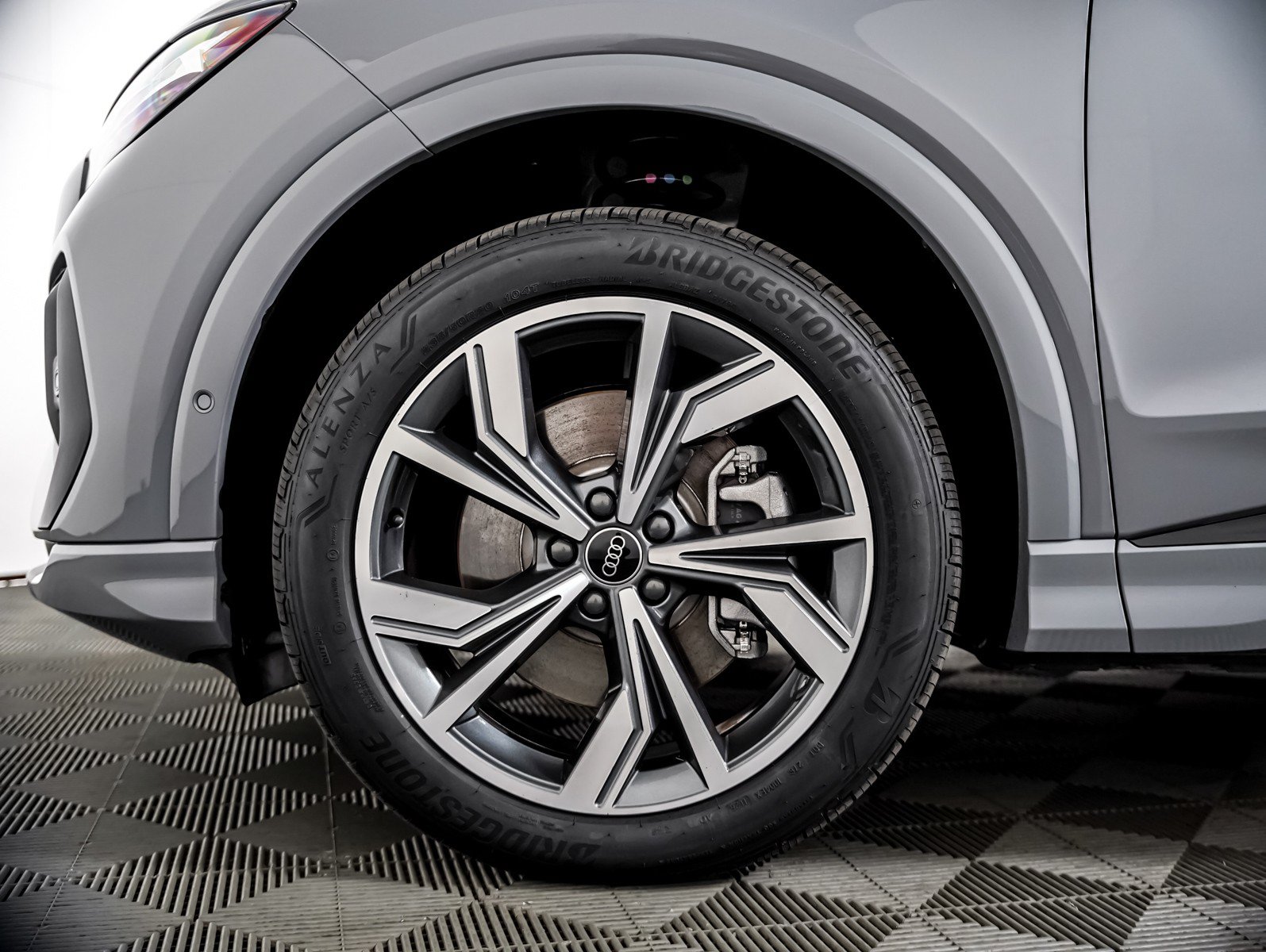 Used 2023 Audi Q4 e-tron Premium Plus w/ Premium Plus AWD/4WD image 4