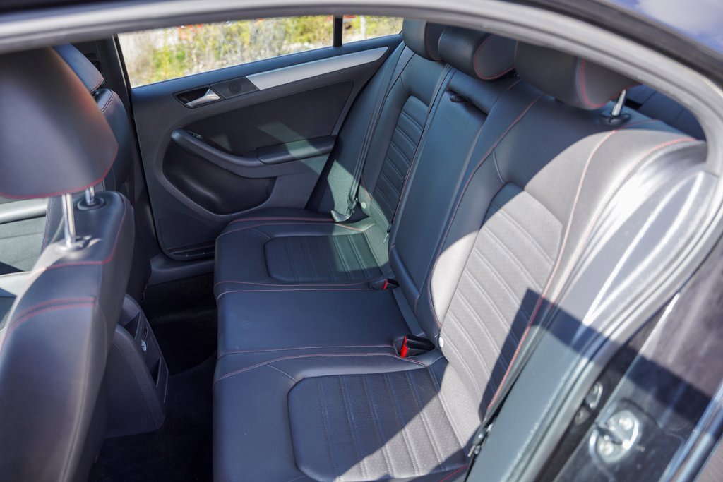 Used 2014 Volkswagen Jetta GLI Autobahn image 28