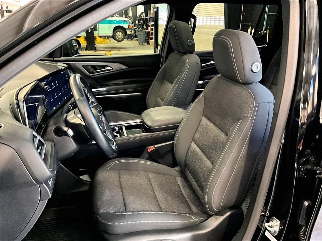 Used 2024 Chevrolet Traverse LT w/ Midnight/Sport Edition FWD image 10