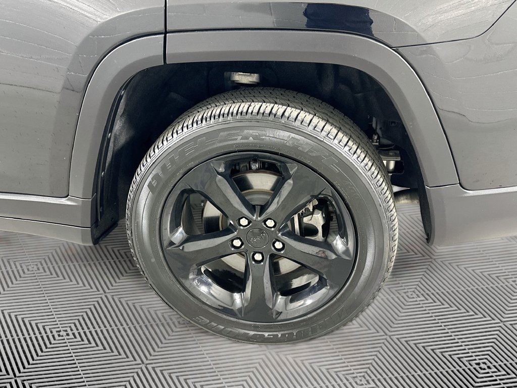 Used 2025 Jeep Grand Cherokee L Altitude AWD/4WD image 15