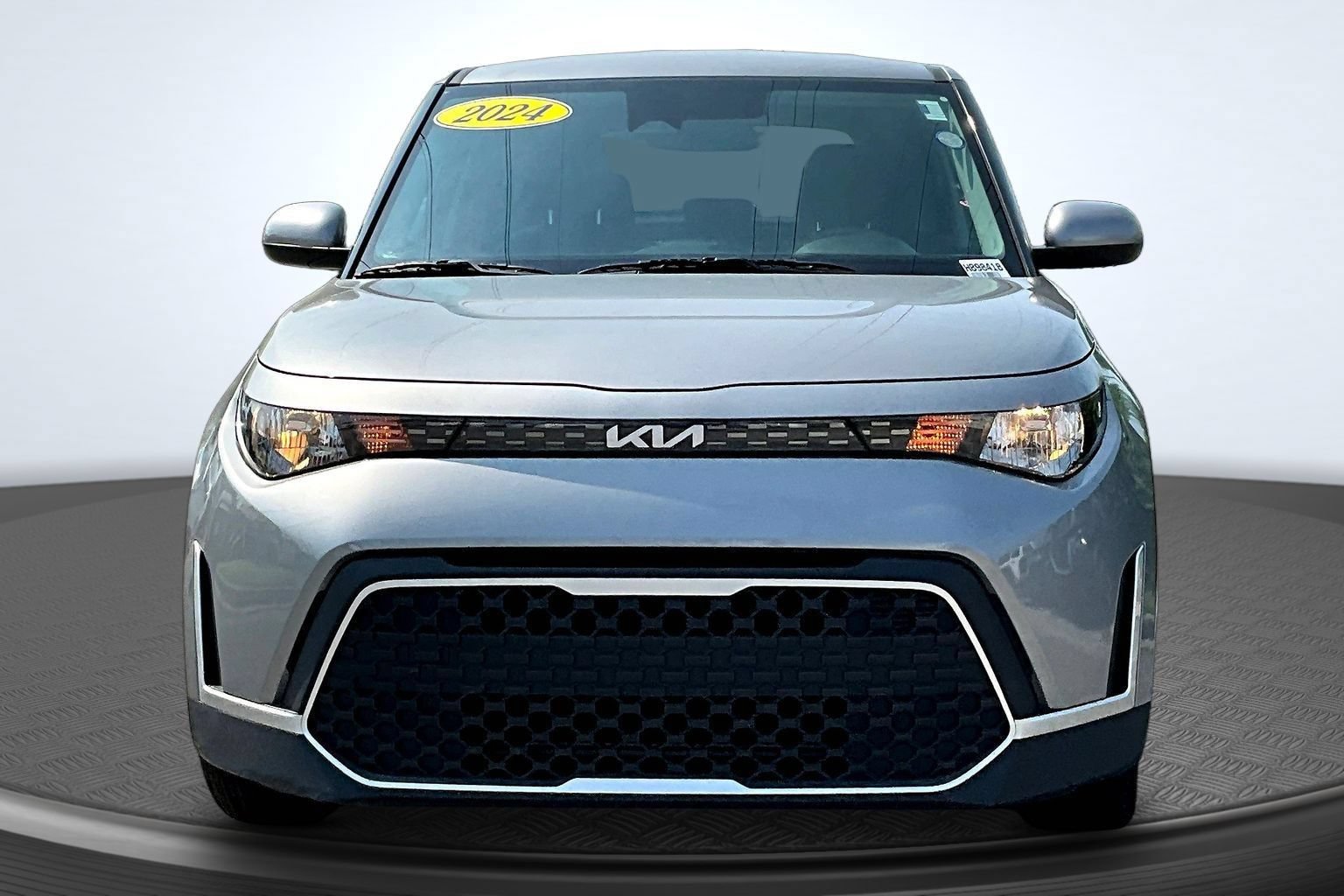 Used 2024 Kia Soul LX w/ Option Group 015 FWD image 2