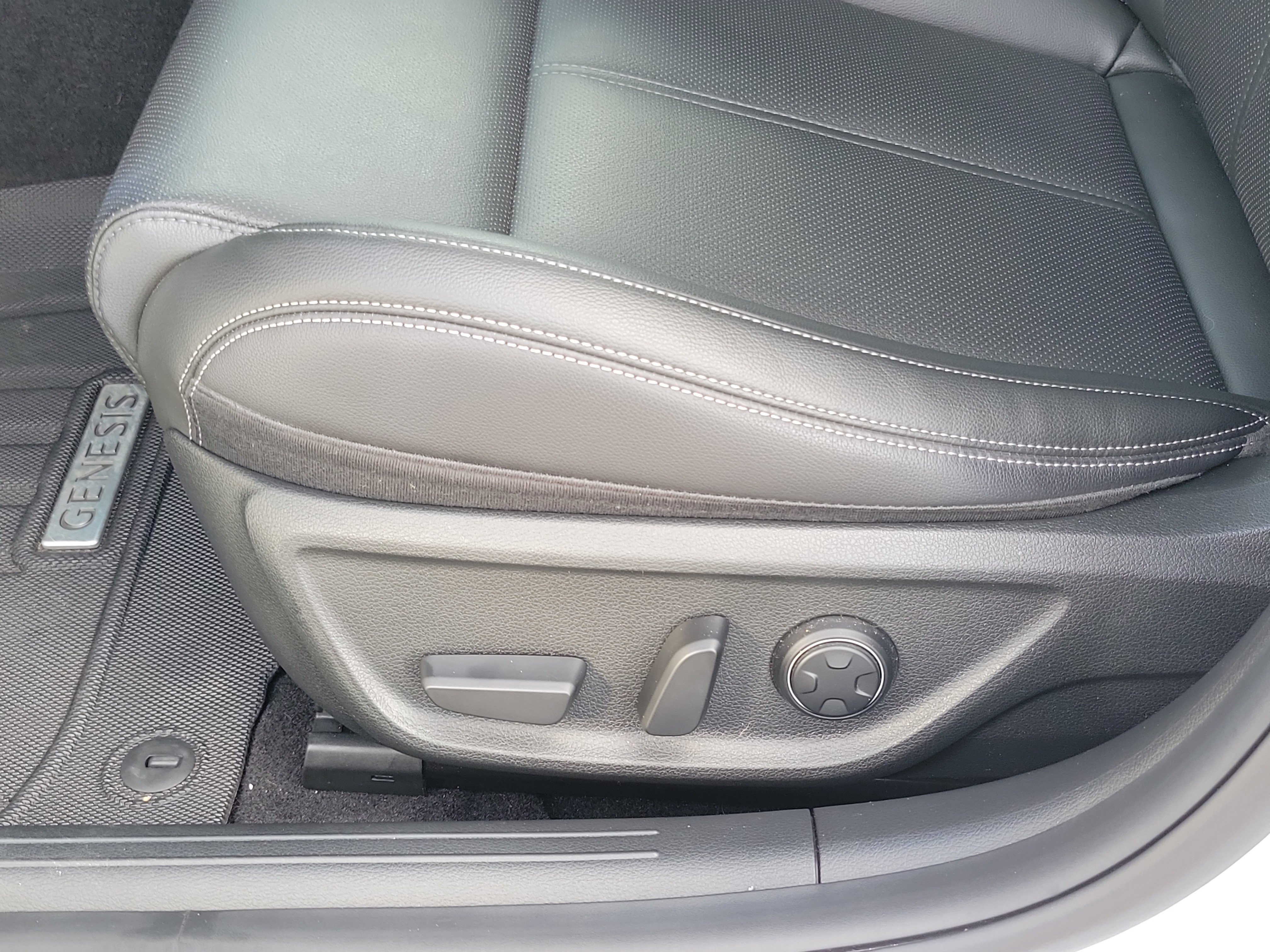 Certified 2026 Genesis G70 2.5T RWD image 17