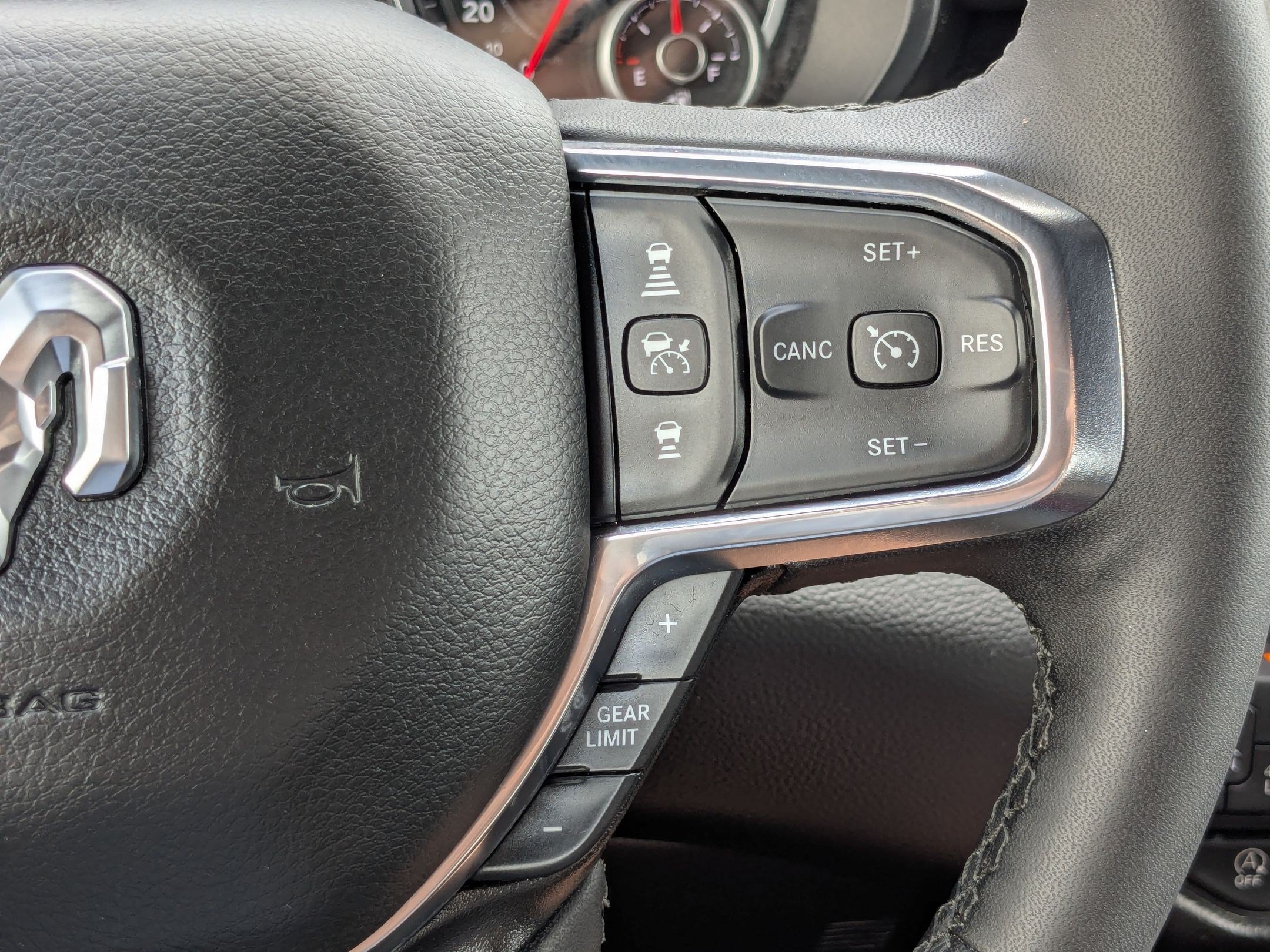 Used 2025 RAM 1500 Laramie w/ Sport Appearance Package AWD/4WD image 21