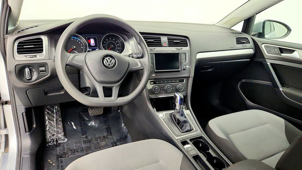Used 2016 Volkswagen e-Golf SE FWD image 12