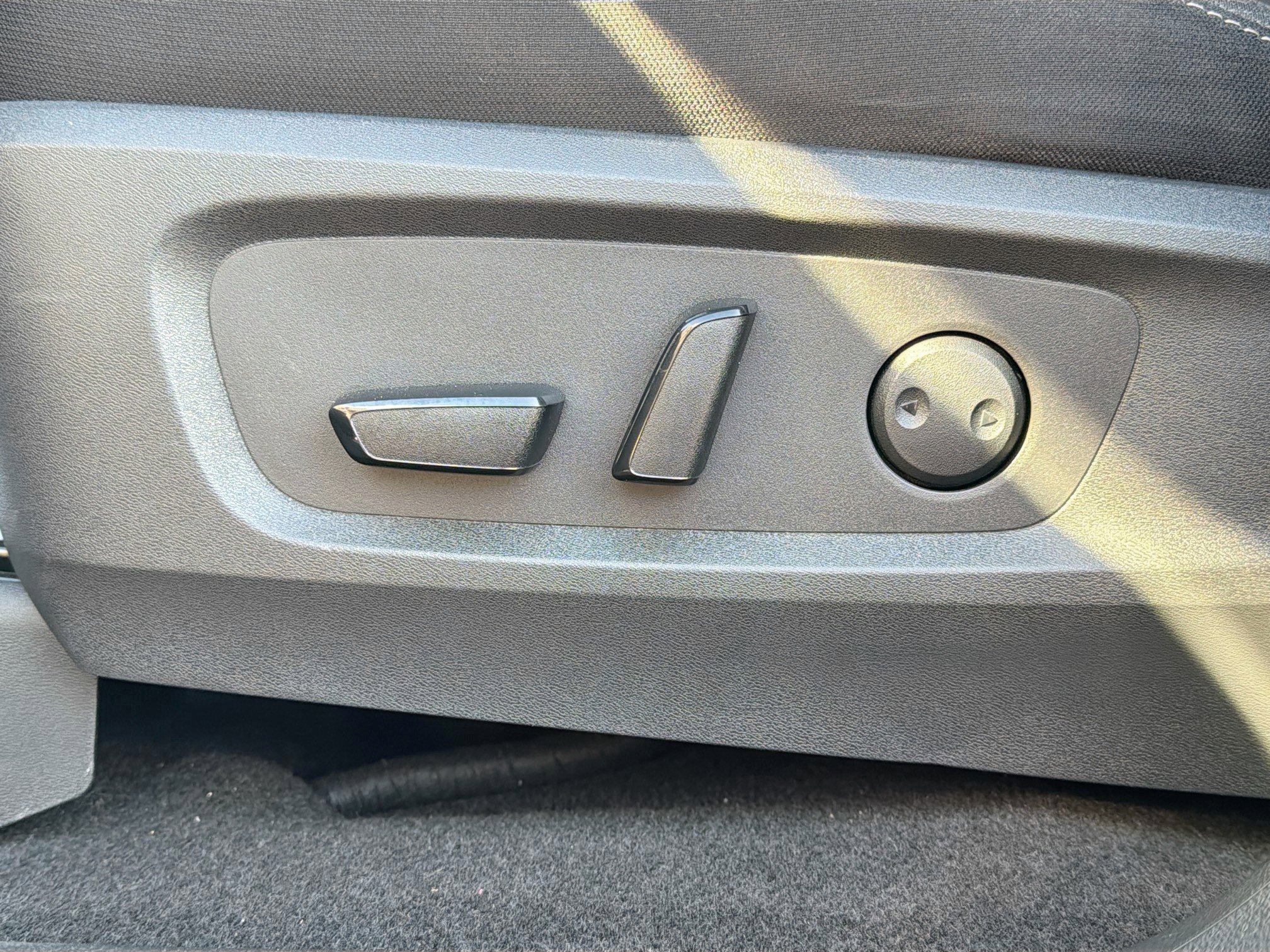 Used 2023 Nissan Pathfinder SV w/ SV Premium Package image 25