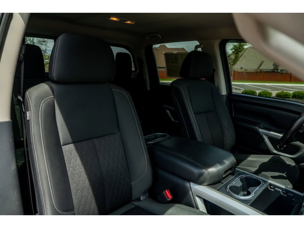 Used 2018 Nissan Titan SV w/ SV Convenience Package AWD/4WD image 18