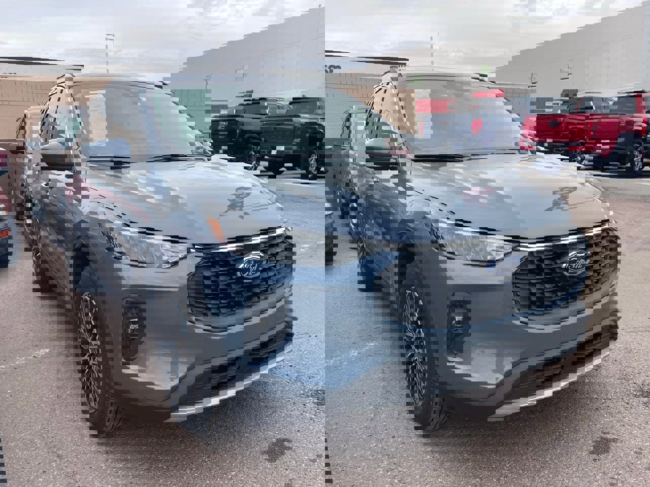 Used 2024 Ford Escape PHEV image 1