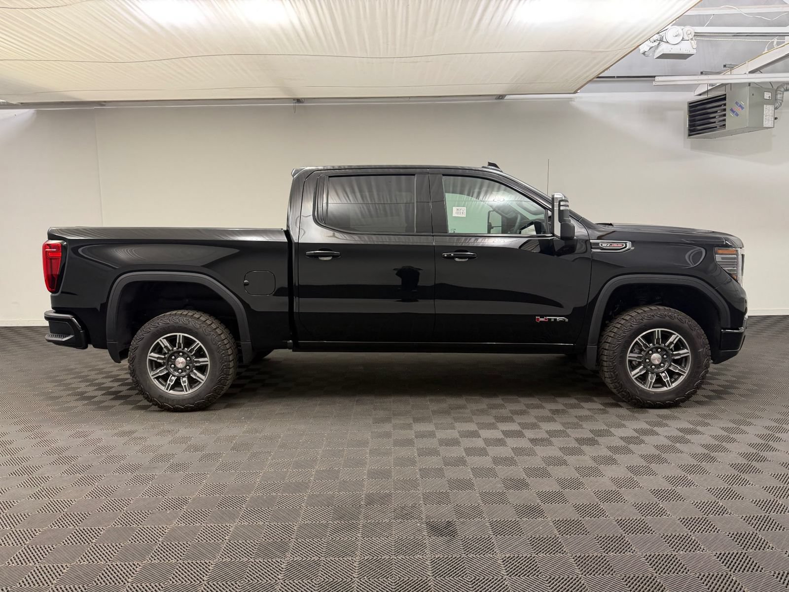 New 2026 GMC Sierra 1500 AT4 w/ AT4 Preferred Package AWD/4WD image 8