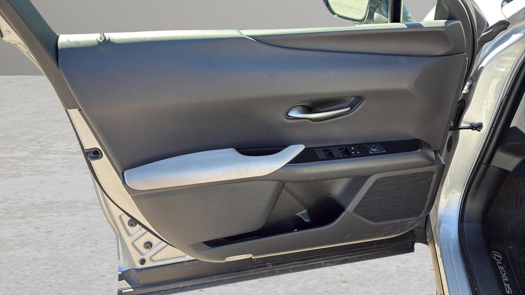 Used 2020 Lexus UX 250h w/ Premium Package image 10