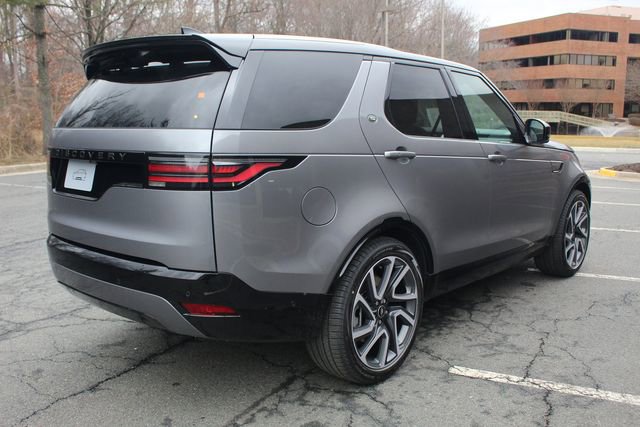 New 2025 Land Rover Discovery Dynamic SE image 2