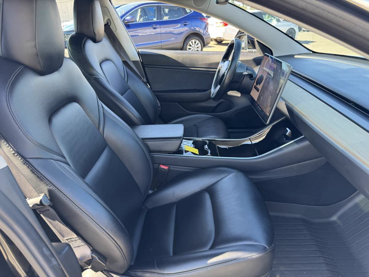 Used 2018 Tesla Model 3 Long Range RWD image 12