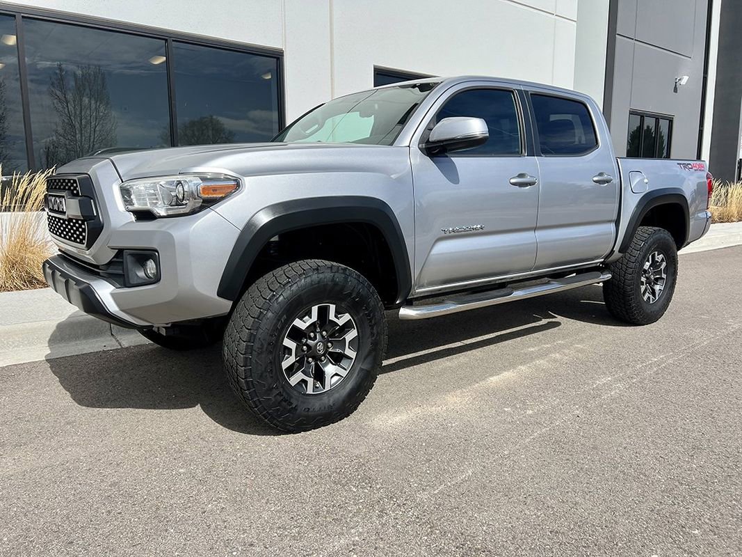 Used 2017 Toyota Tacoma TRD Off-Road image 18
