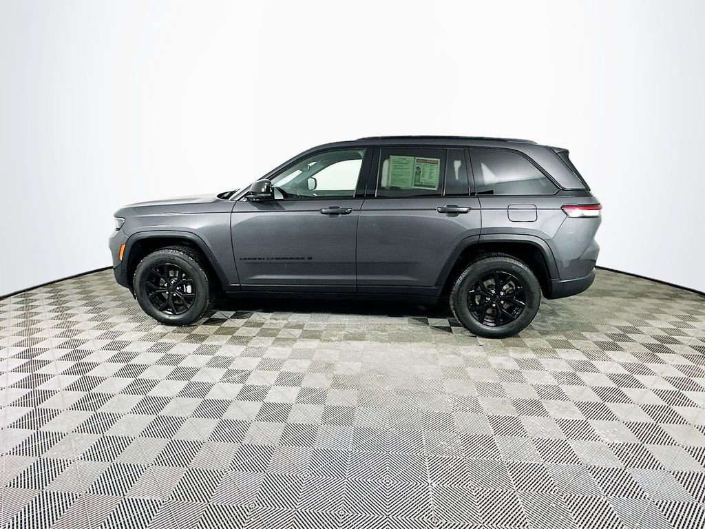 Certified 2024 Jeep Grand Cherokee Altitude image 7