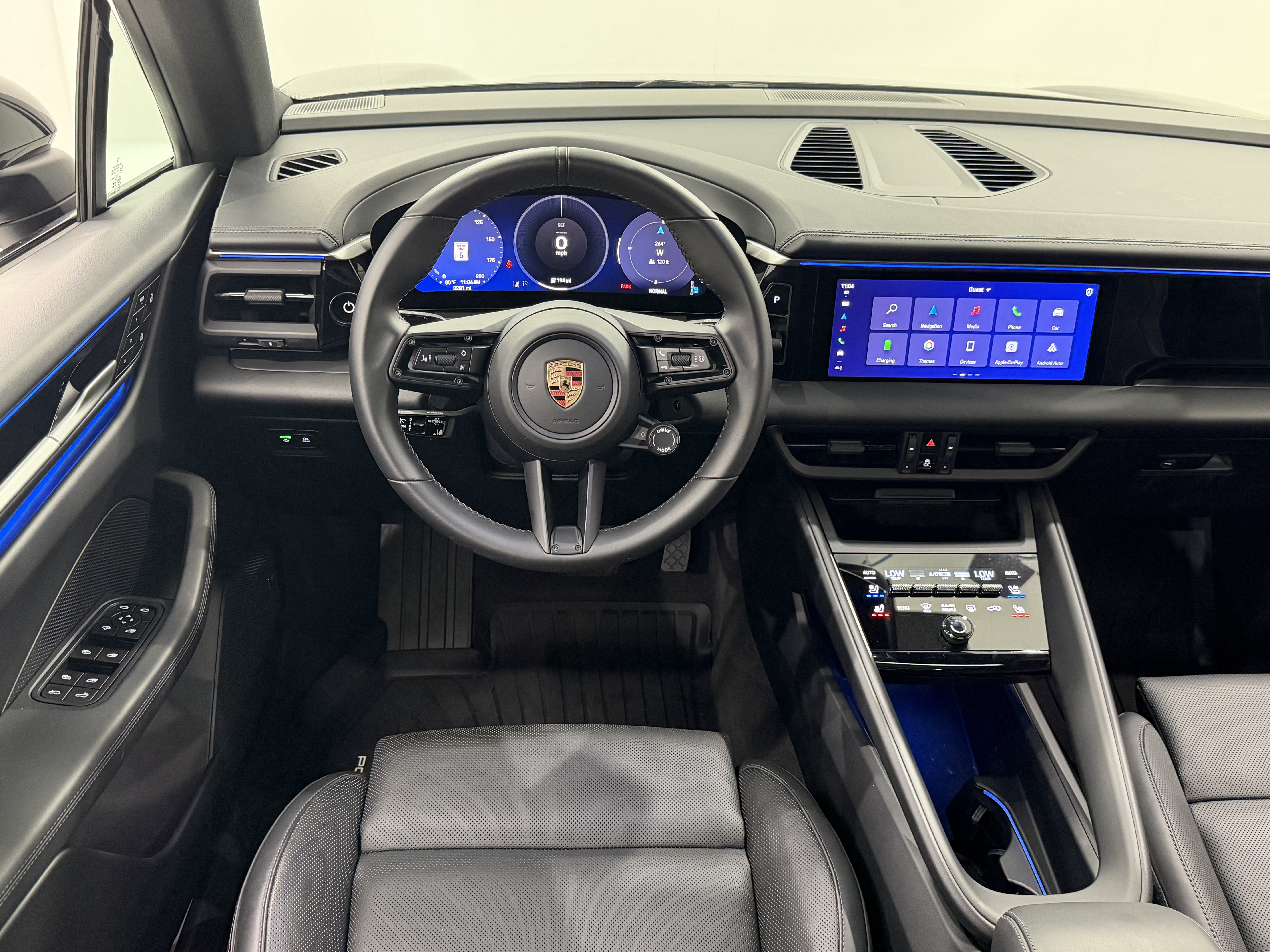 Certified 2025 Porsche Macan Electric RWD image 25