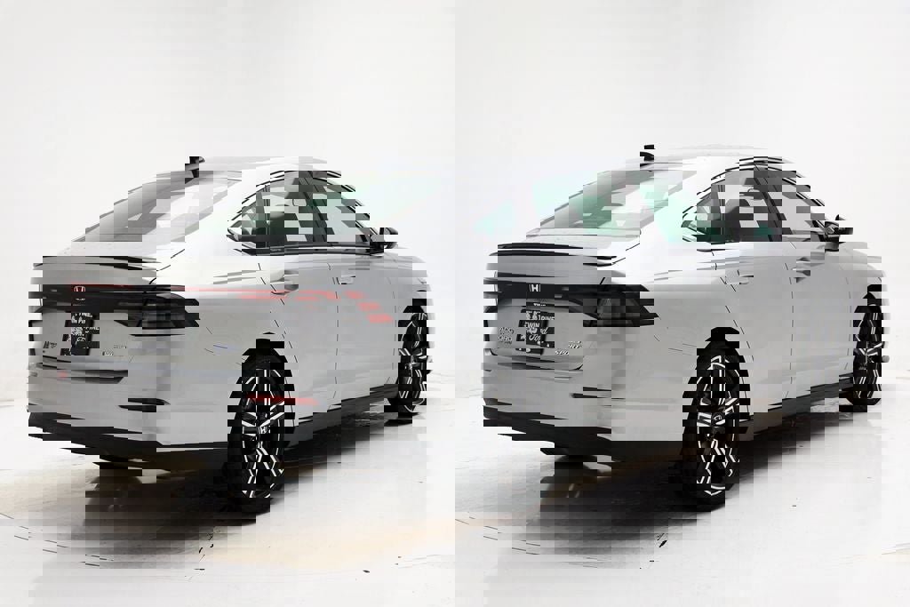 Used 2024 Honda Accord Sport image 9