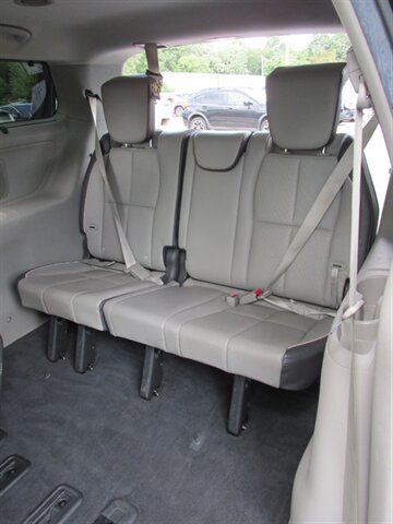 Used 2017 Kia Sedona LX w/ LX Essentials Premium Package FWD image 16