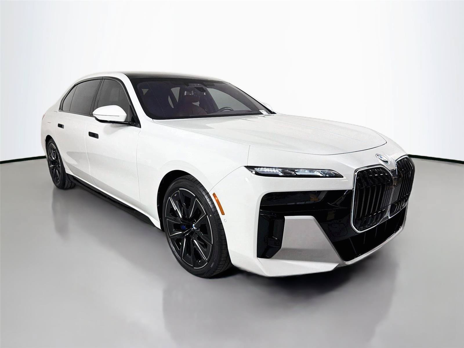 Used 2023 BMW i7 xDrive60 w/ Executive Package 2 AWD/4WD image 3