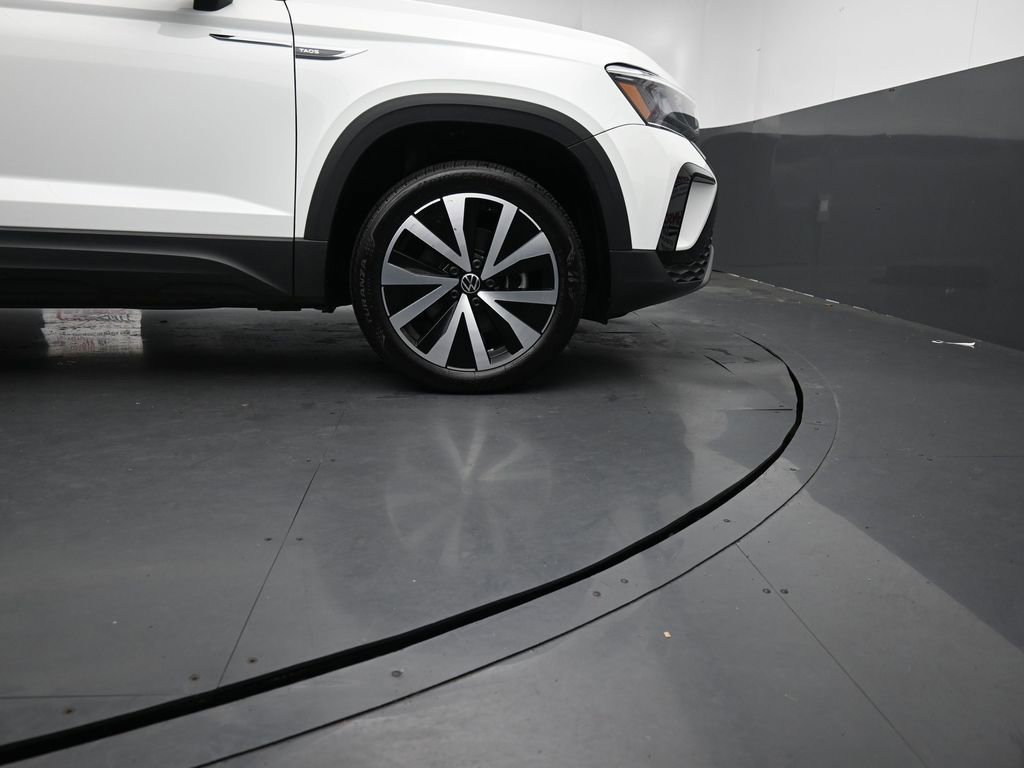Used 2024 Volkswagen Taos SE image 11