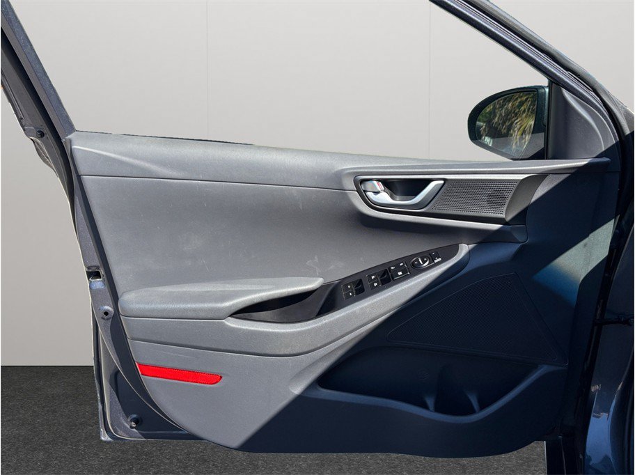 Used 2017 Hyundai Ioniq Limited FWD image 16