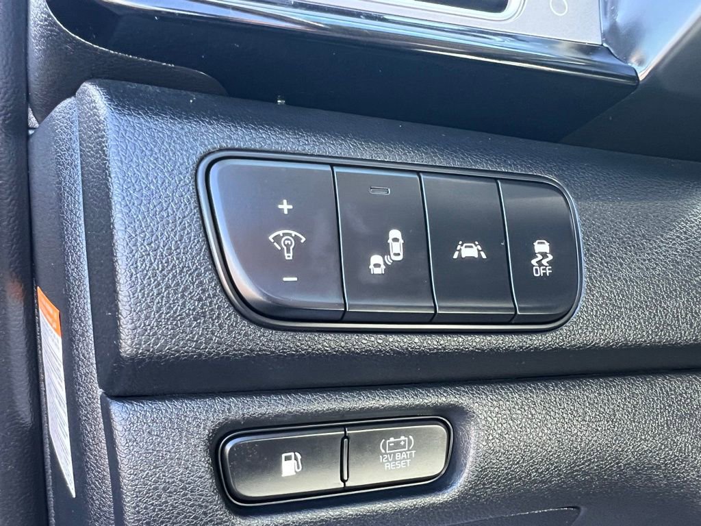 Used 2017 Kia Niro EX image 16