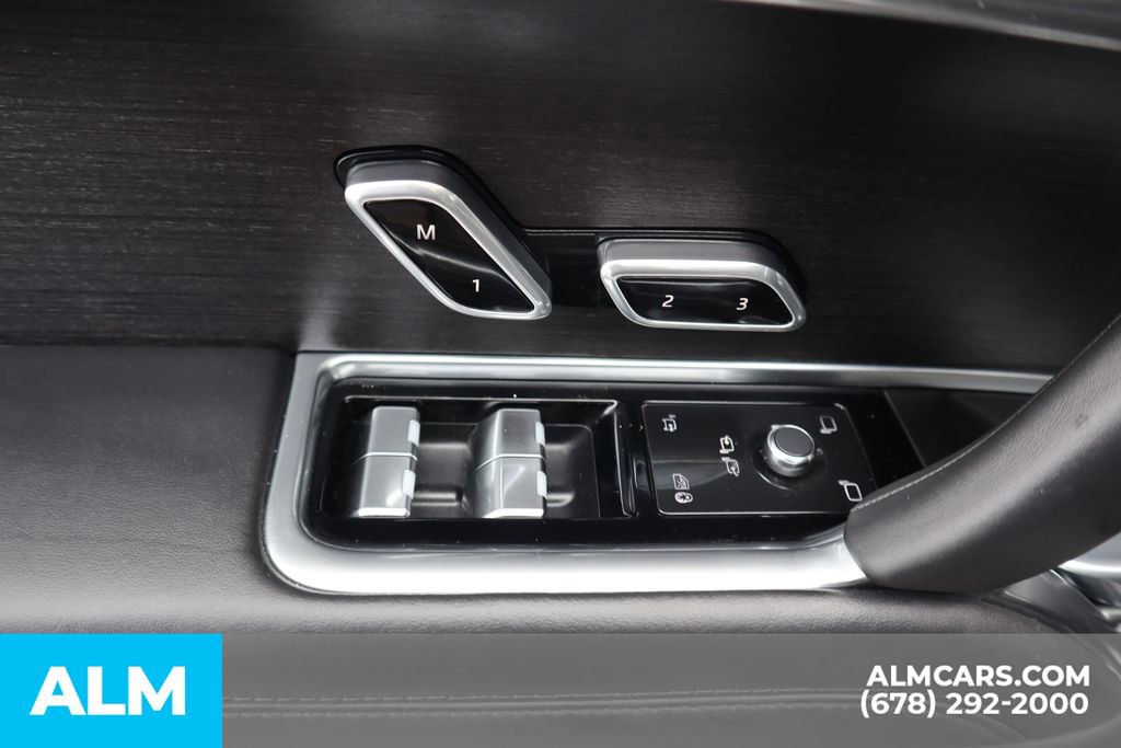 Used 2025 Land Rover Range Rover Long Wheelbase SE image 13