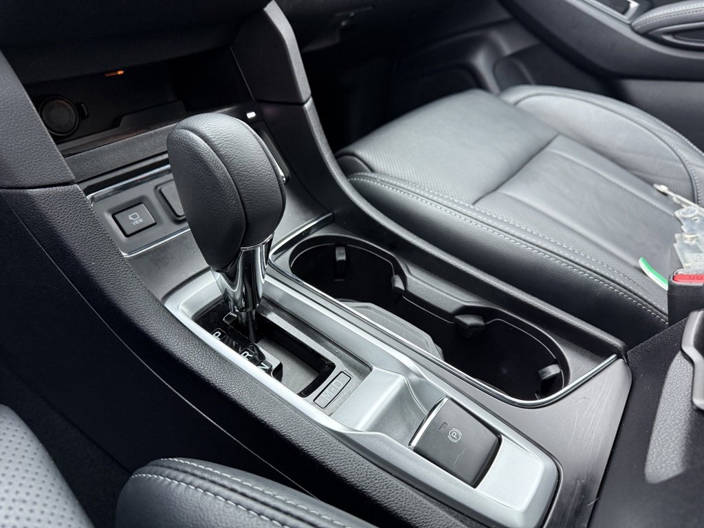 Used 2023 Subaru Ascent Limited w/ Technology Package image 32