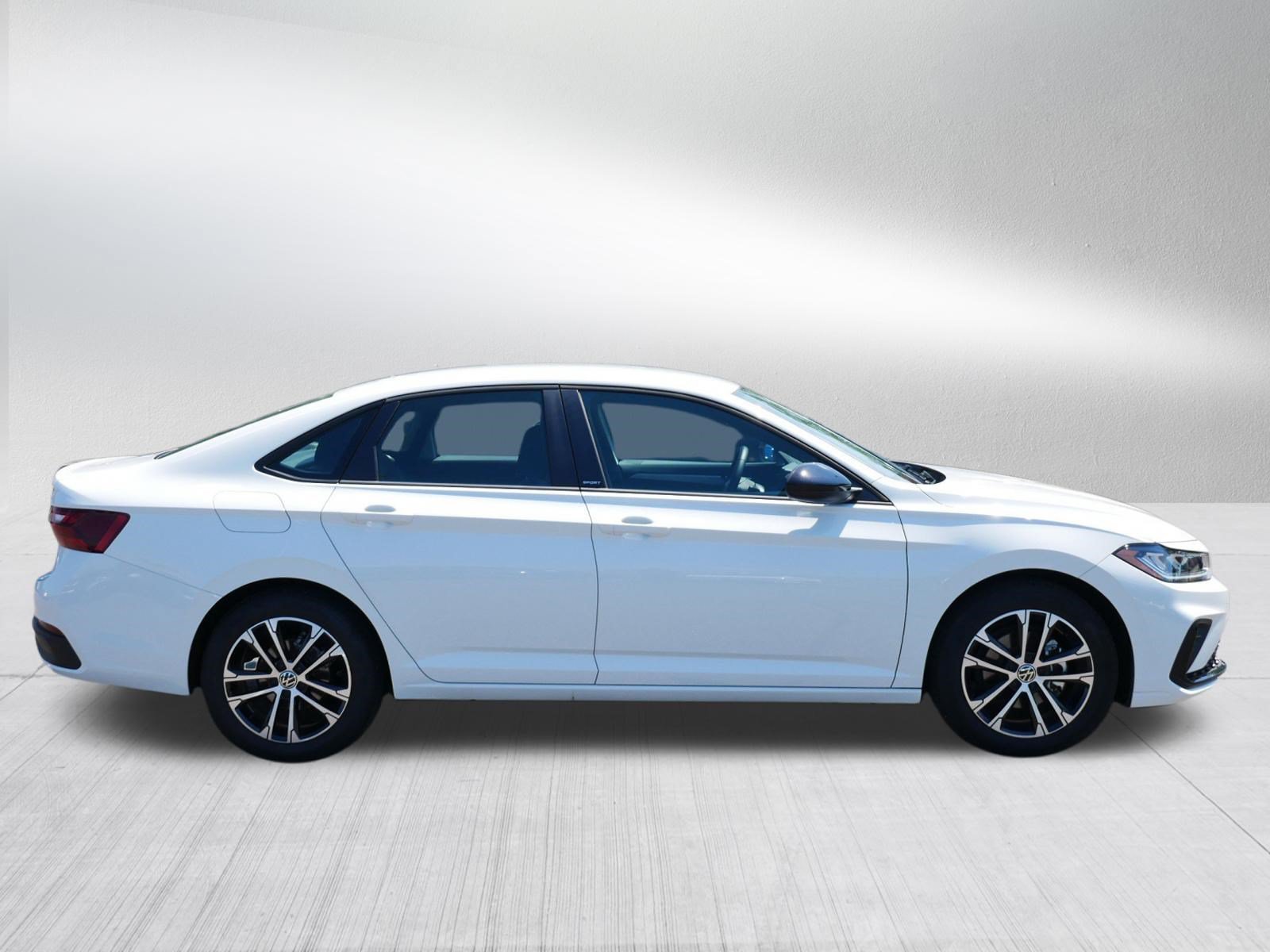 Certified 2025 Volkswagen Jetta Sport FWD image 8
