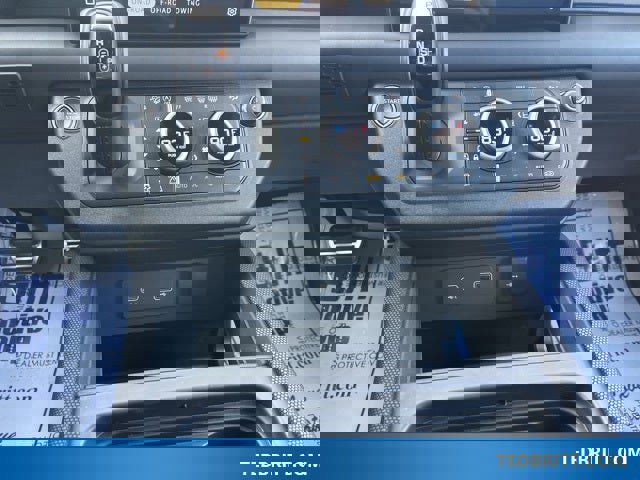 Used 2024 Land Rover Defender 90 V8 image 30