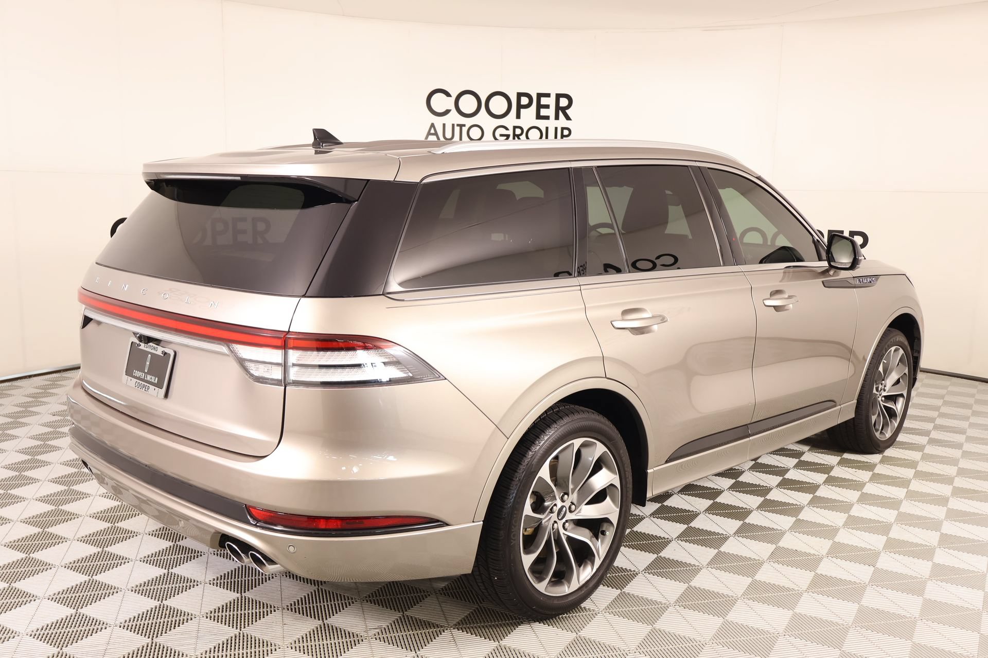 Used 2021 Lincoln Aviator Grand Touring w/ Elements Package Plus AWD/4WD image 22