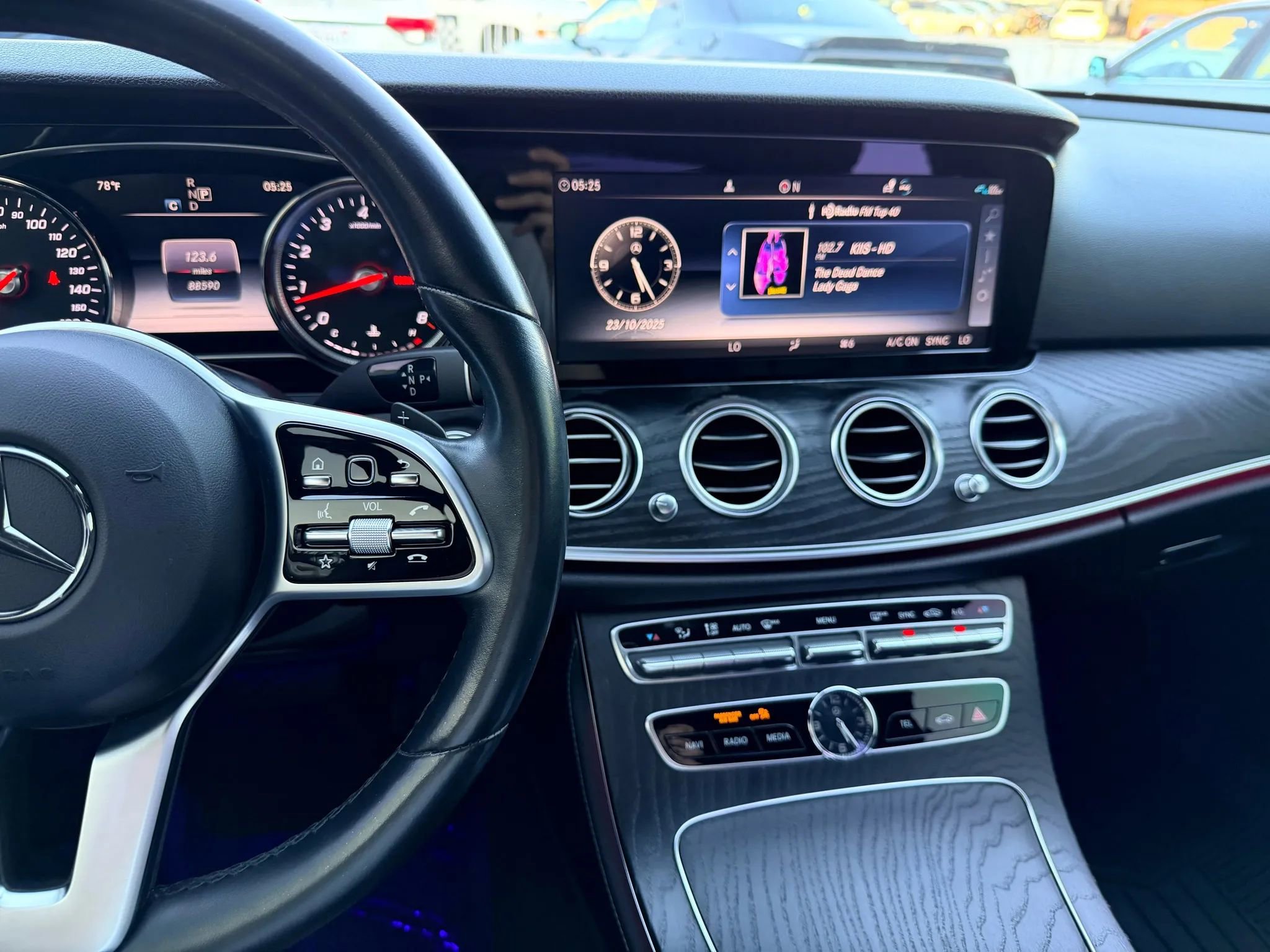 Used 2019 Mercedes-Benz E 300 image 13