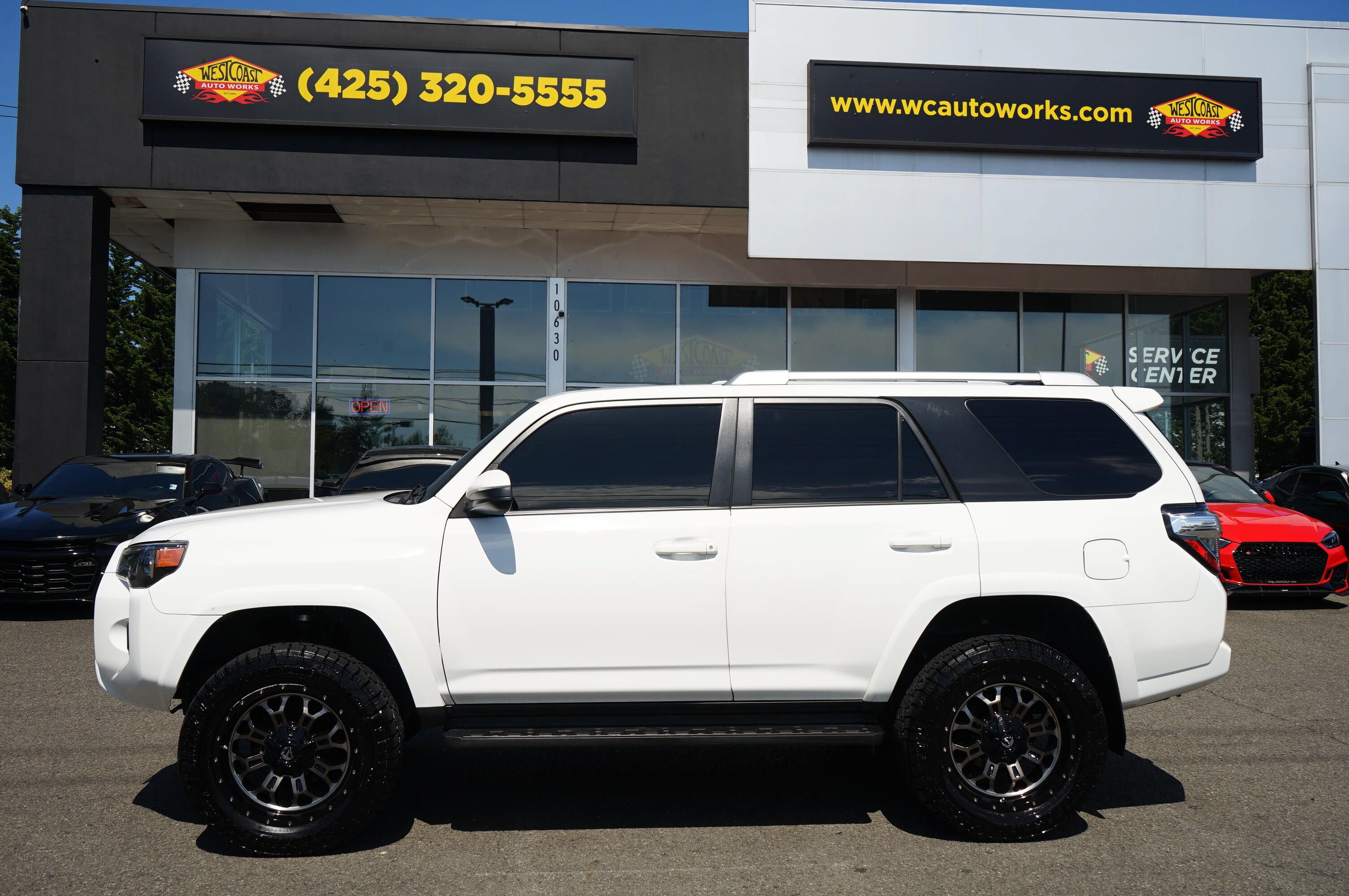 Used 2018 Toyota 4Runner SR5 AWD/4WD image 2