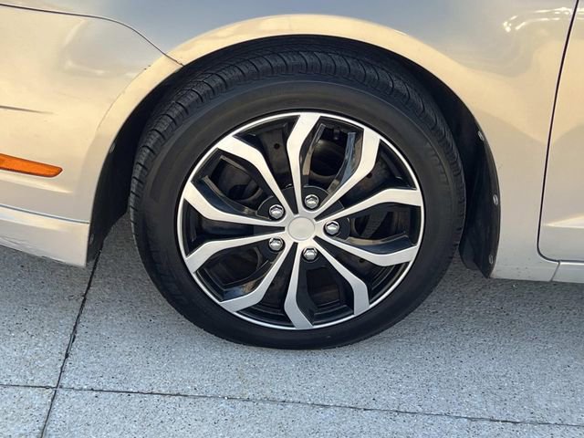 Used 2010 Ford Fusion SE FWD image 9