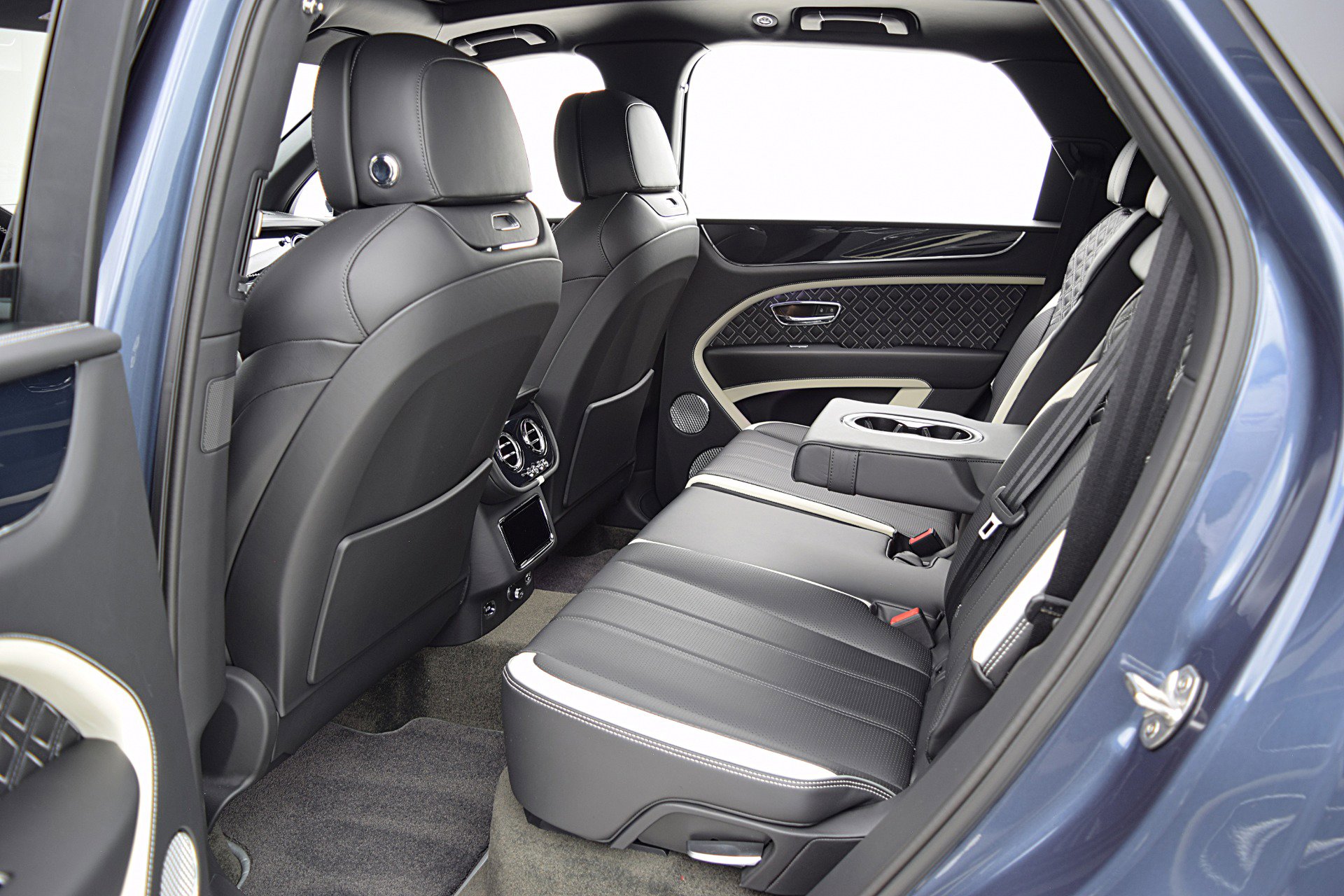 Used 2023 Bentley Bentayga Speed image 35