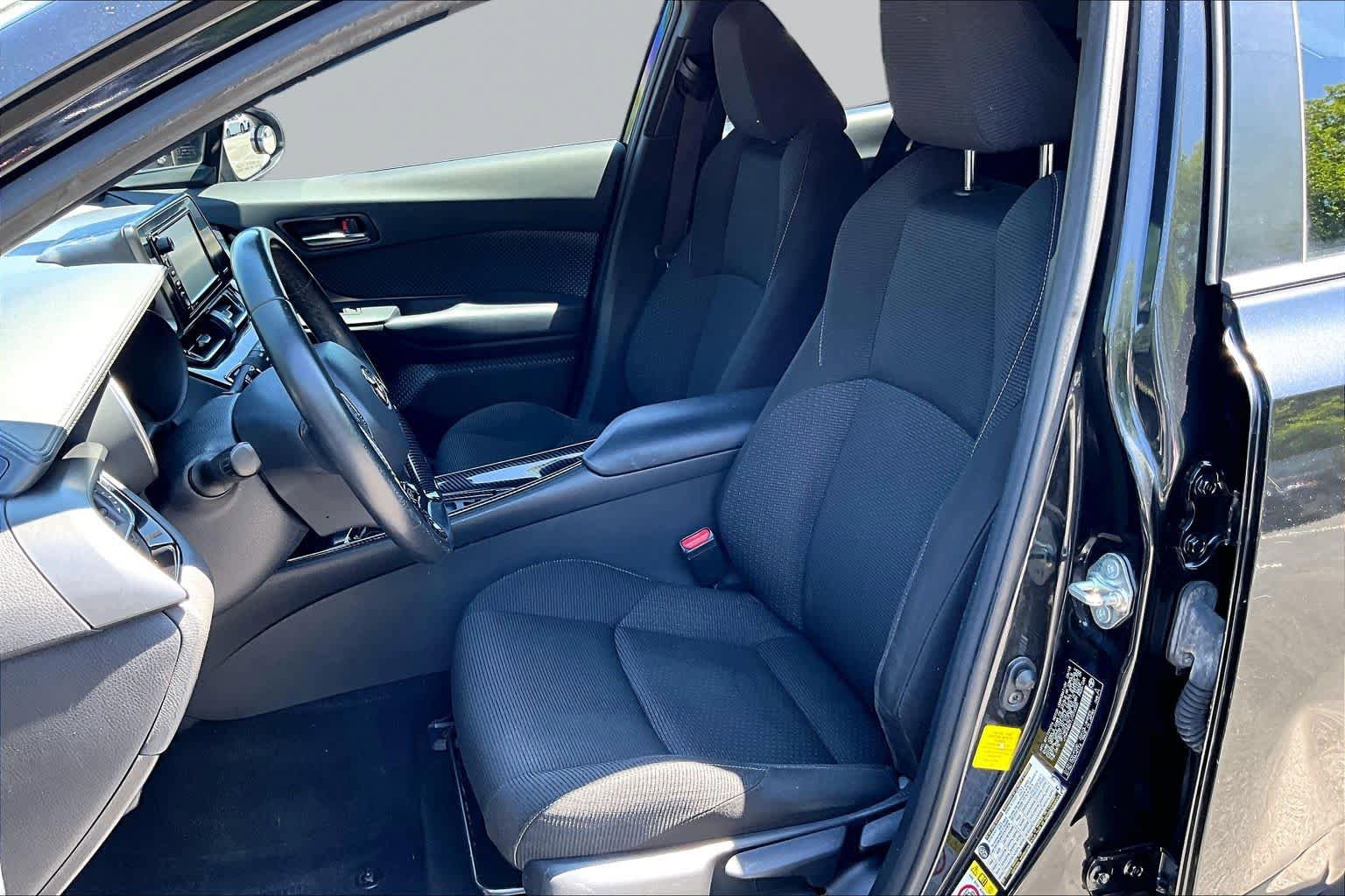 Used 2018 Toyota C-HR XLE FWD image 8