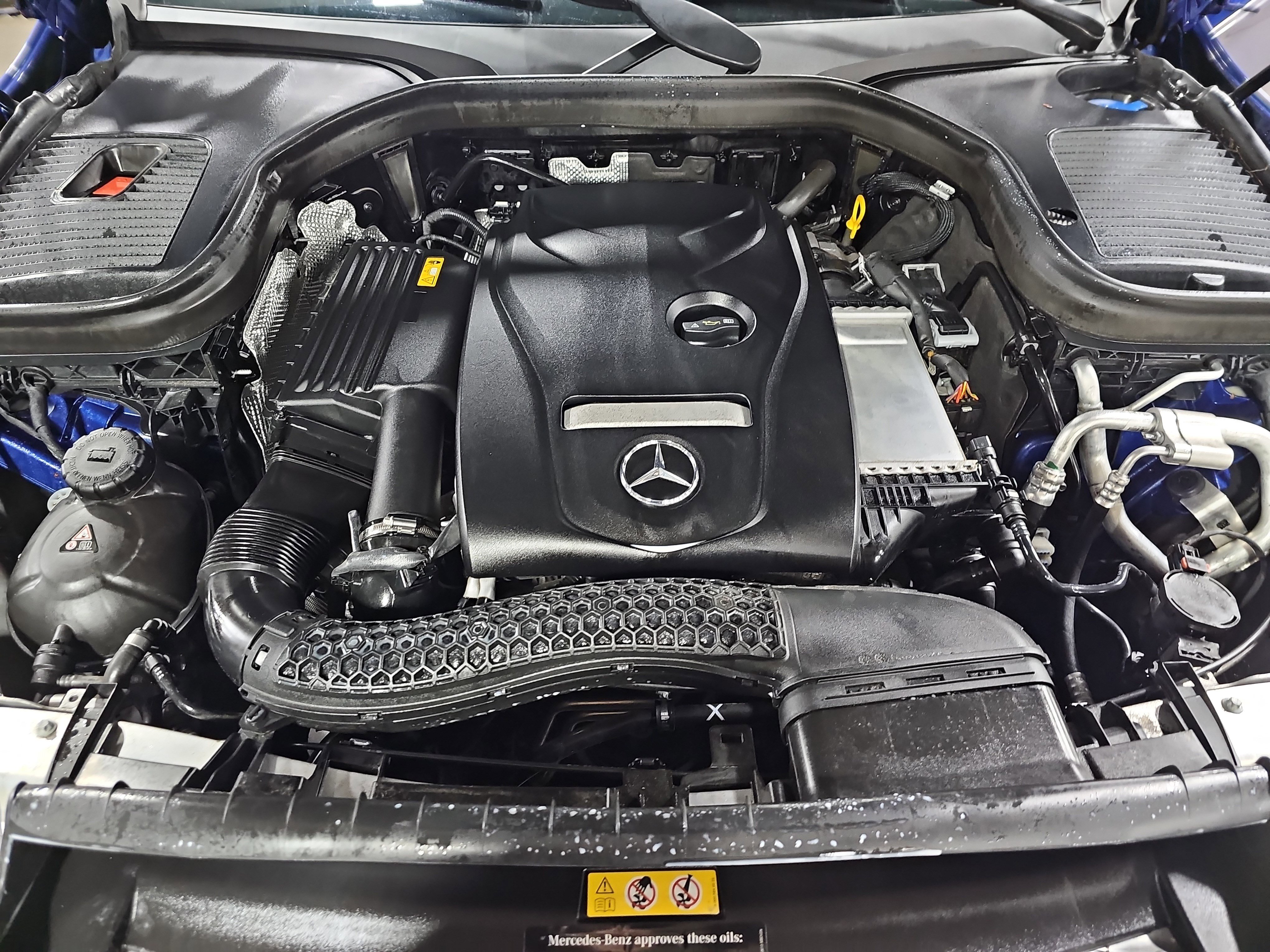 Used 2018 Mercedes-Benz GLC 300 4MATIC image 32