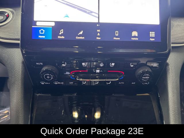 Used 2023 Jeep Grand Cherokee L Limited w/ Luxury Tech Group II image 3