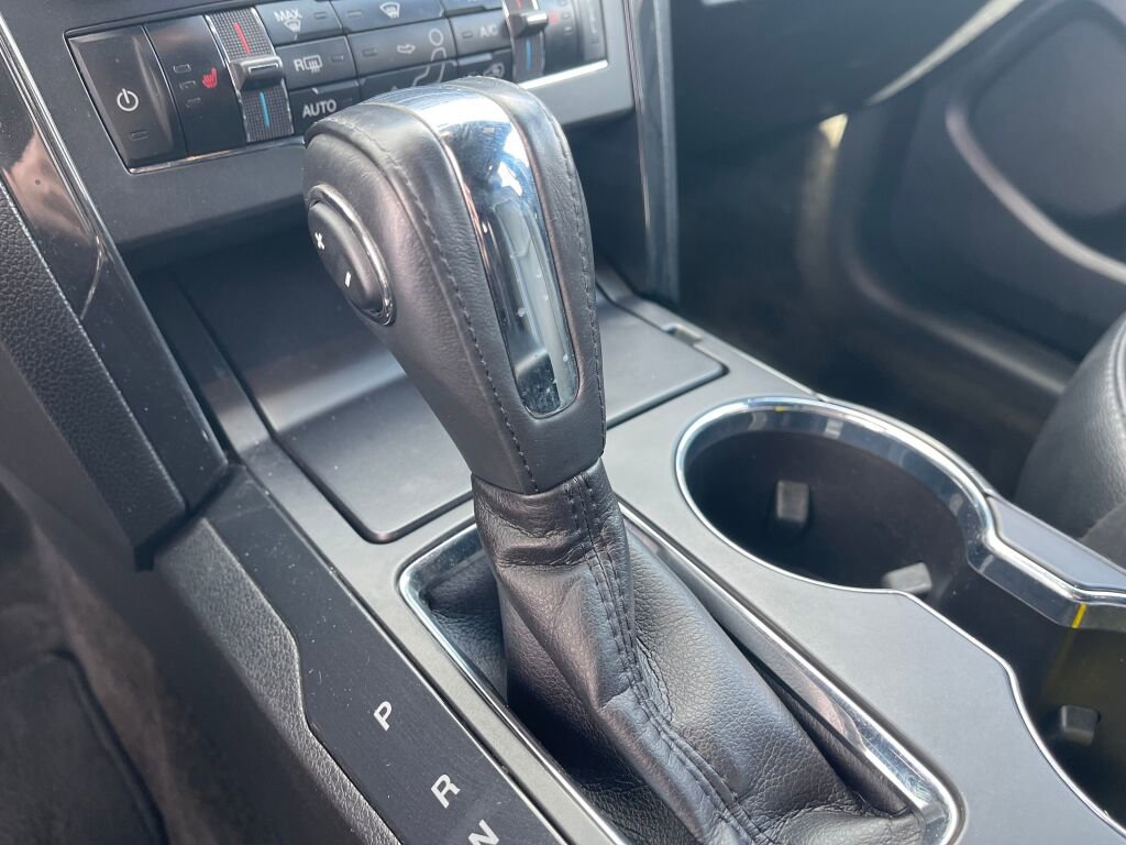 Used 2018 Ford Explorer XLT w/ Equipment Group 202A image 11