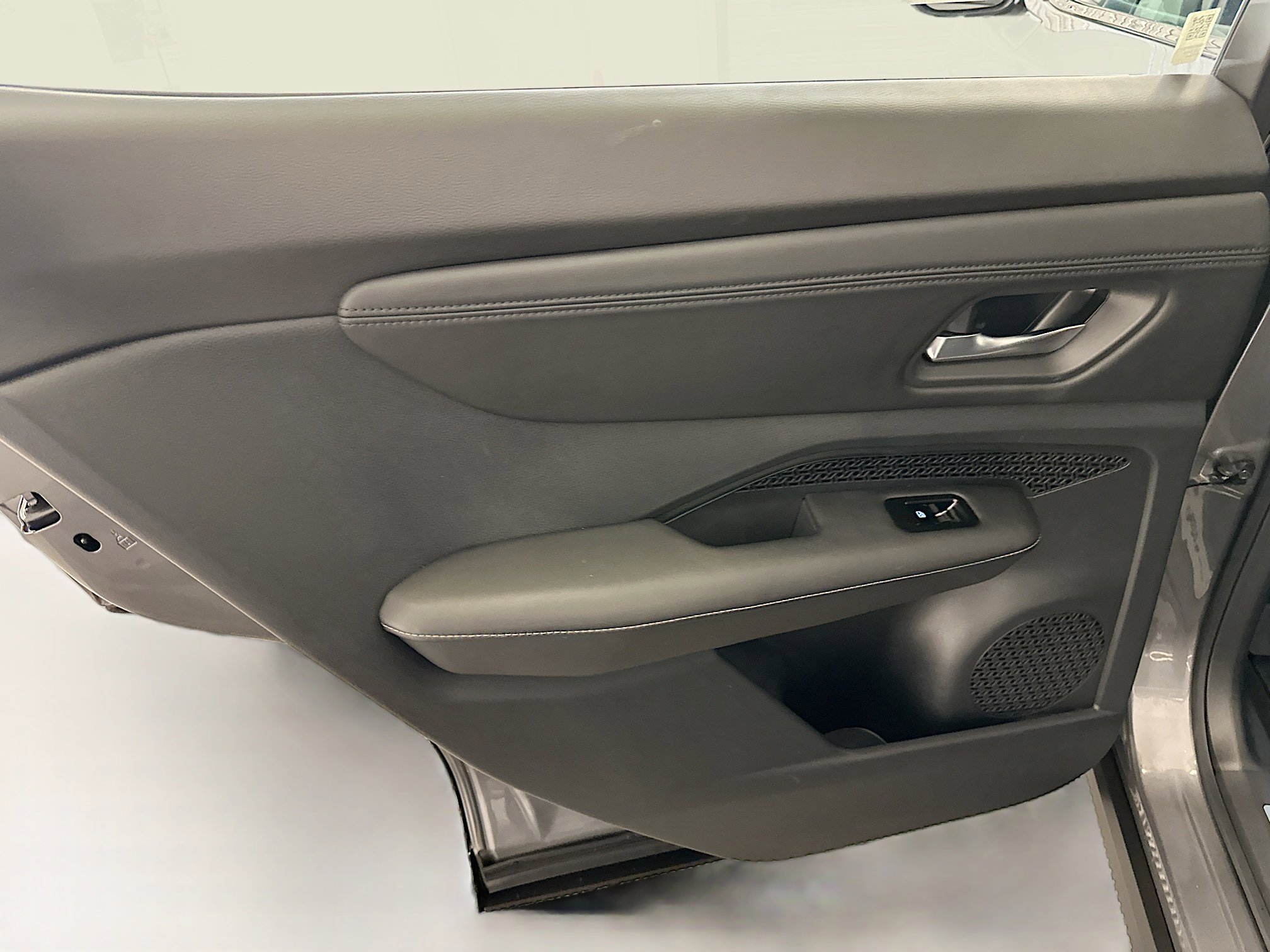 Used 2024 Nissan Ariya AWD image 28