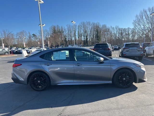 Used 2025 Toyota Camry SE image 4