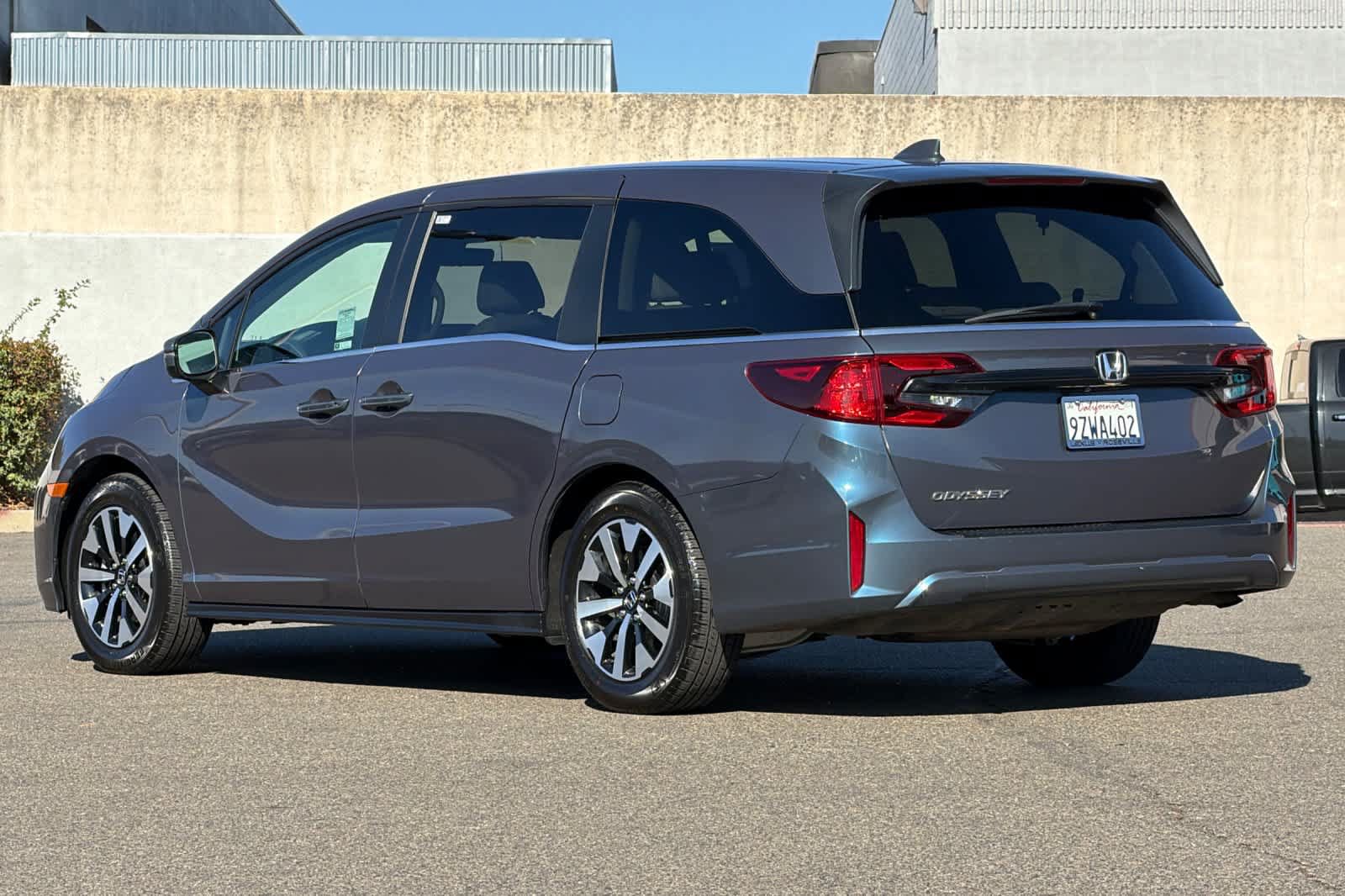 Used 2025 Honda Odyssey EX-L image 7