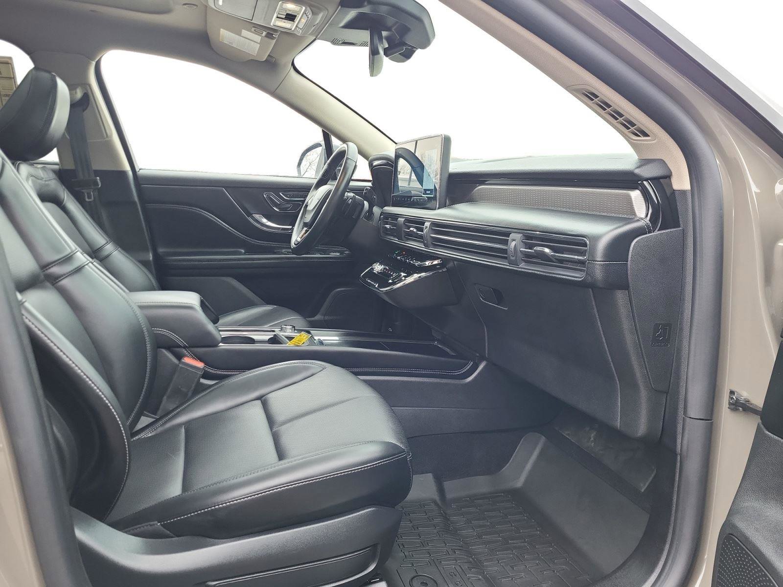 Used 2025 Lincoln Corsair Grand Touring w/ Towing Package image 15