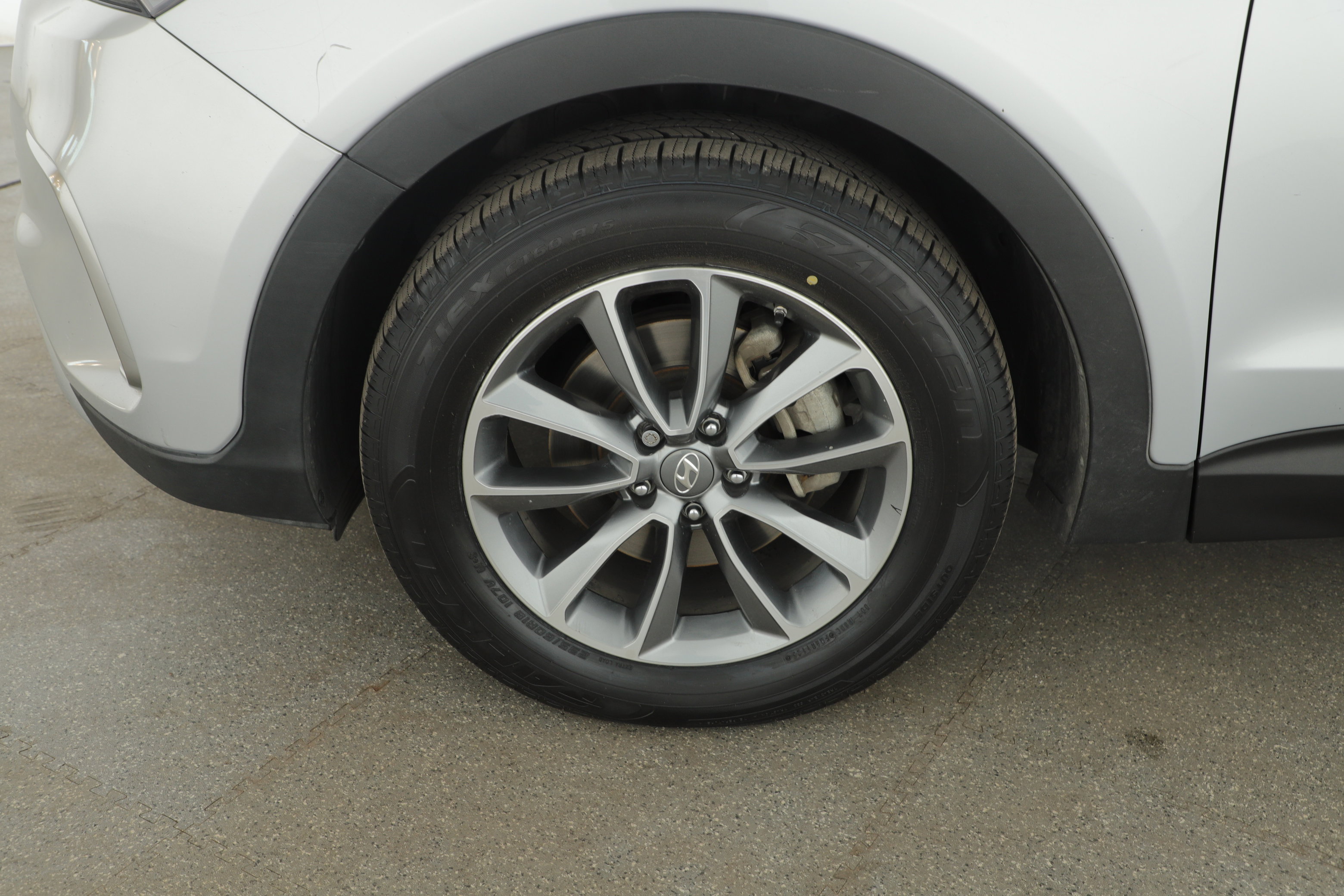 Used 2019 Hyundai Santa Fe XL SE image 4