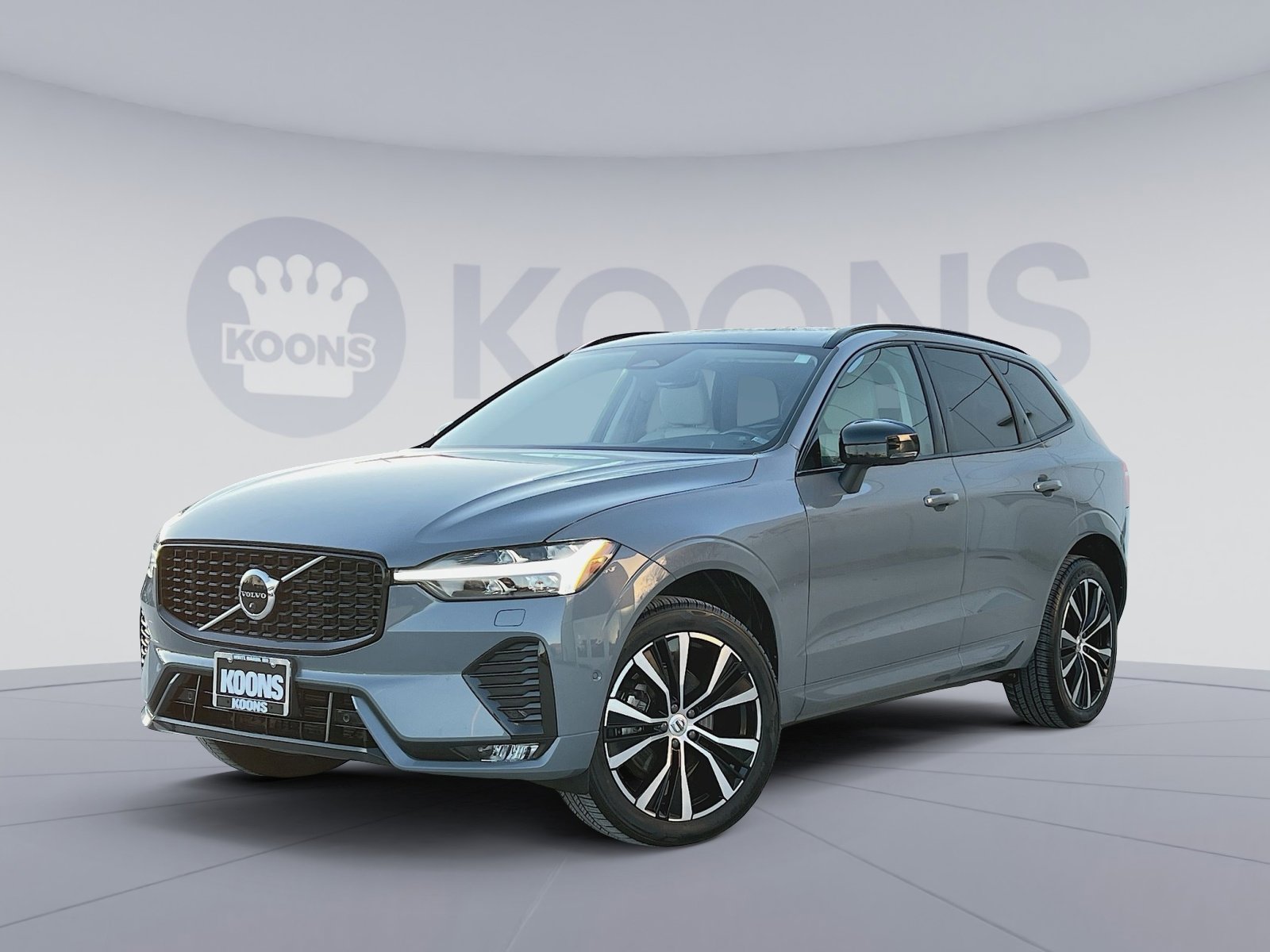 Used 2023 Volvo XC60 B5 Plus image 1