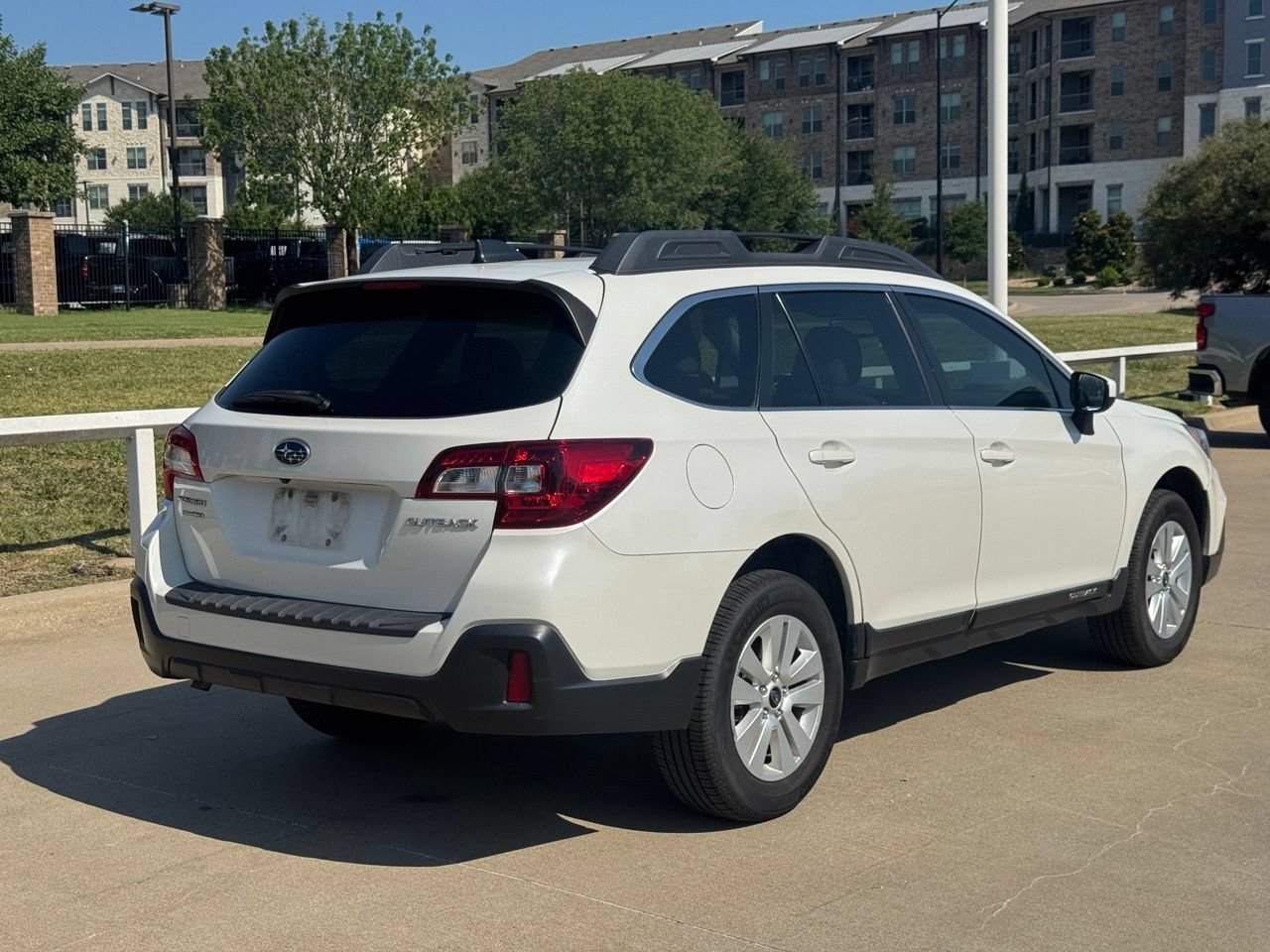 Used 2018 Subaru Outback 2.5i Premium AWD/4WD image 4