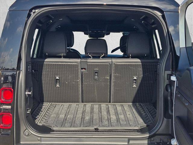 Used 2025 Land Rover Defender 110 X-Dynamic SE AWD/4WD image 6