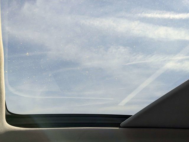 Used 2023 Jeep Grand Cherokee Overland w/ Luxury Tech Group IV image 21