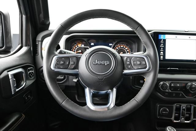 Used 2025 Jeep Wrangler Unlimited Sahara AWD/4WD image 24