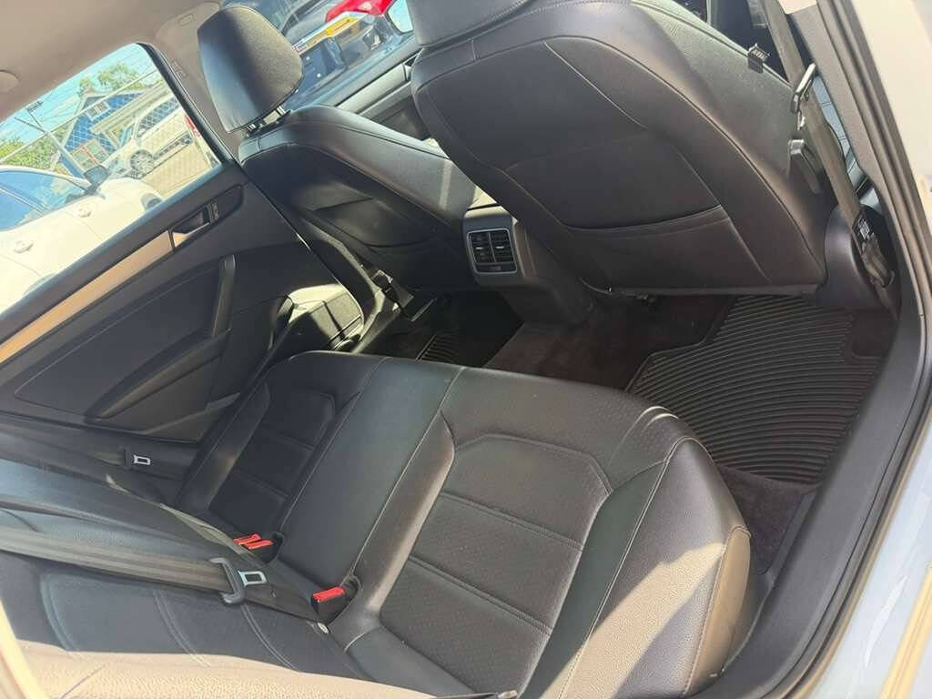 Used 2014 Volkswagen Passat TDI SE FWD image 18