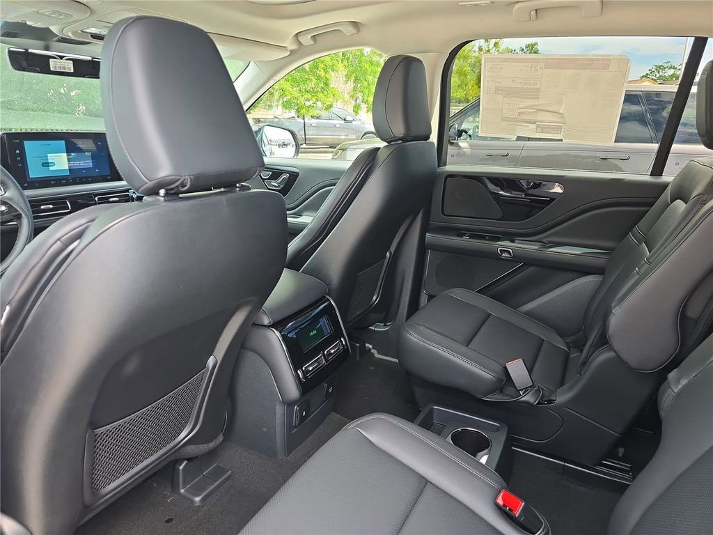 New 2026 Lincoln Aviator 2WD w/ Jet Appearance Package image 11